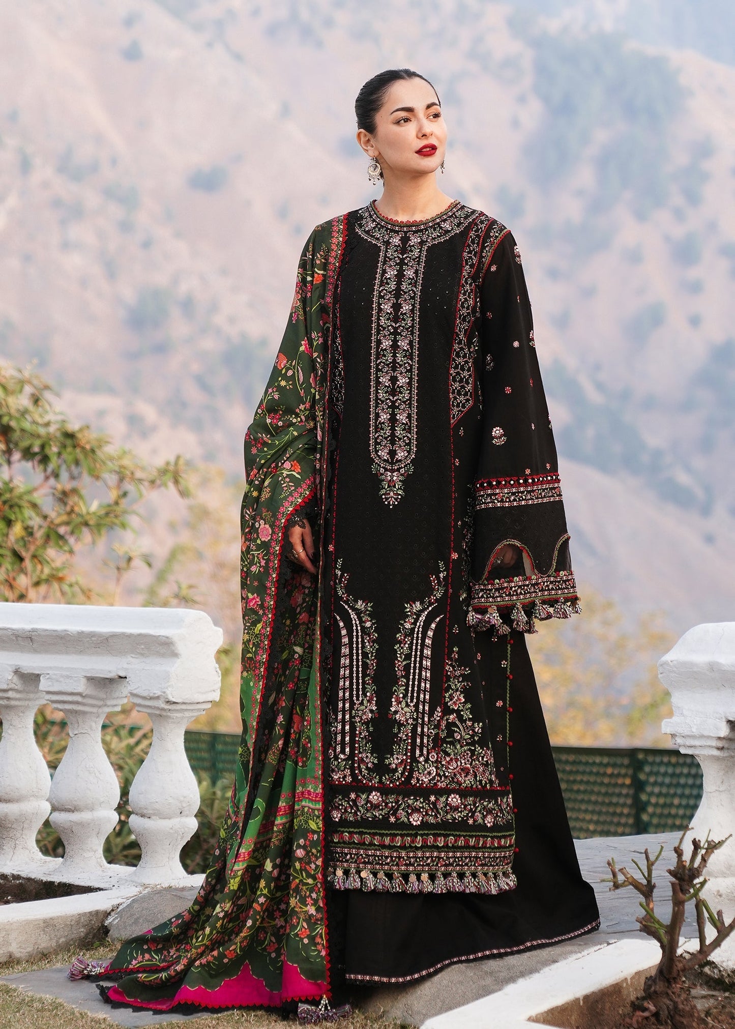 Summer Bloom β Embroidered Lawn