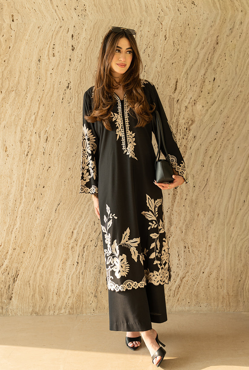 Summer Bloom – Embroidered Lawn